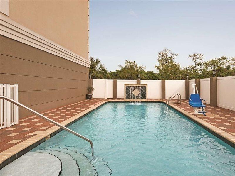 Country Inn & Suites By Radisson, Tampa Airport North, Fl West Chase Exteriör bild