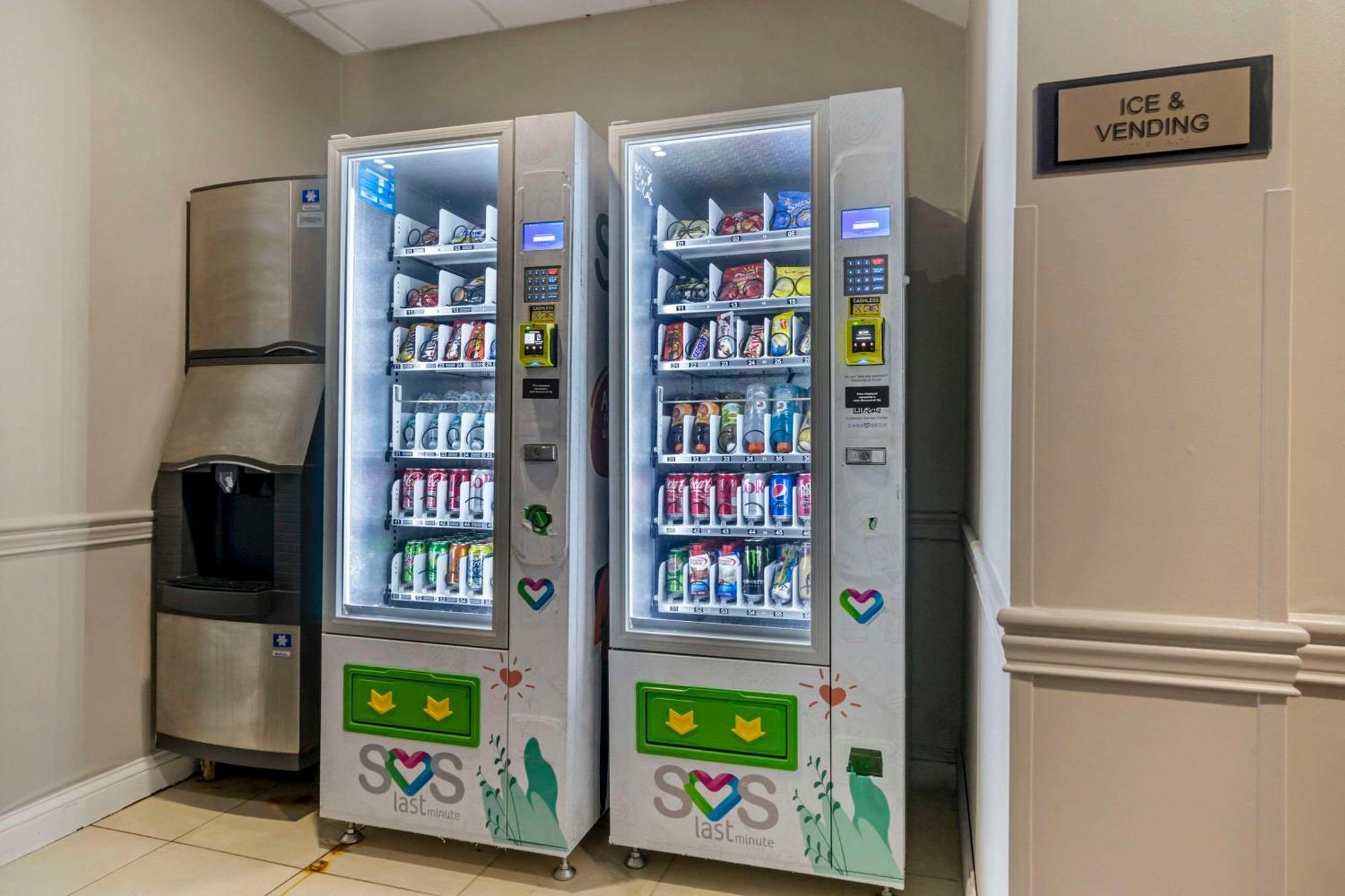 Country Inn & Suites By Radisson, Tampa Airport North, Fl West Chase Exteriör bild