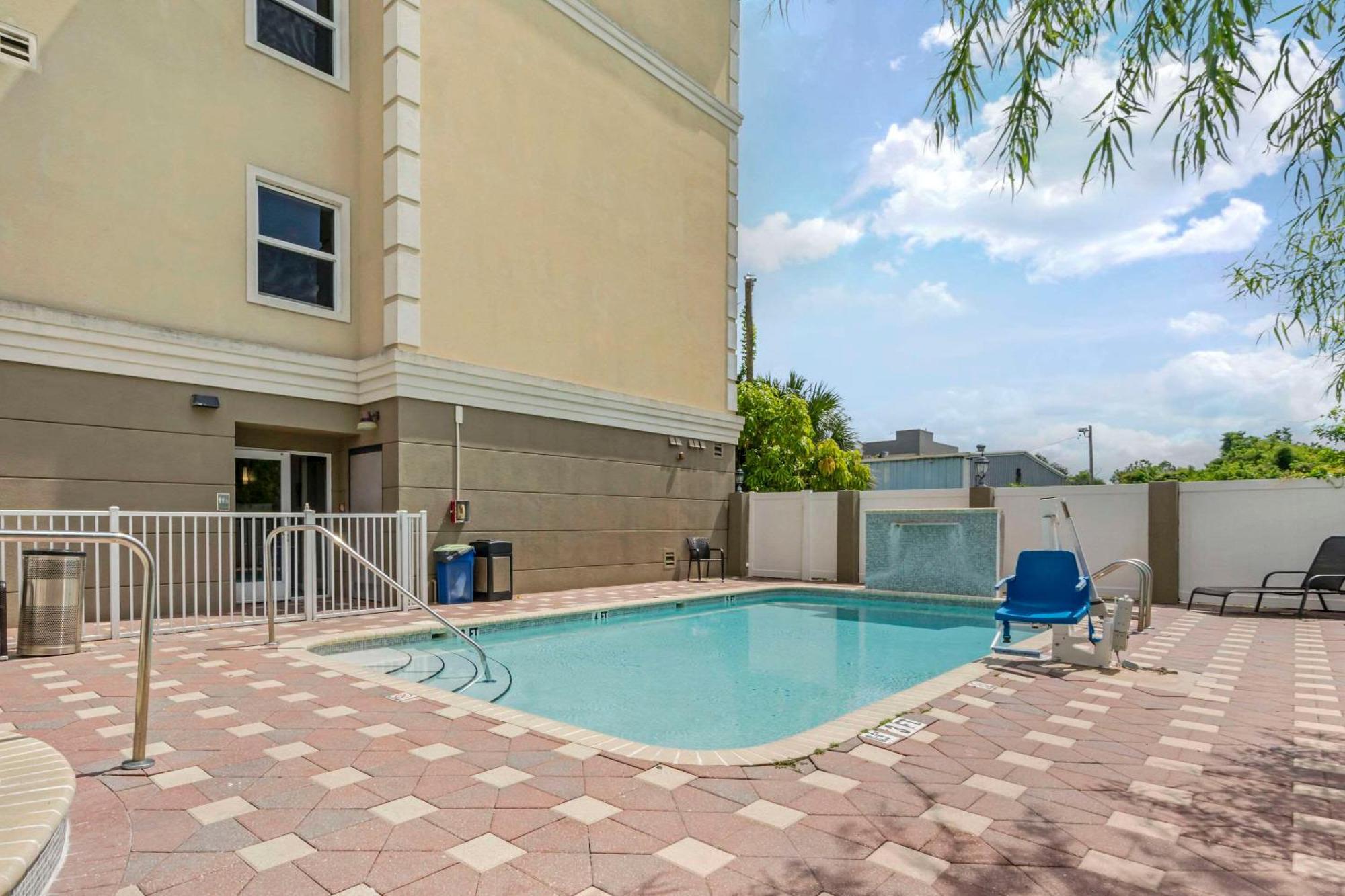 Country Inn & Suites By Radisson, Tampa Airport North, Fl West Chase Exteriör bild