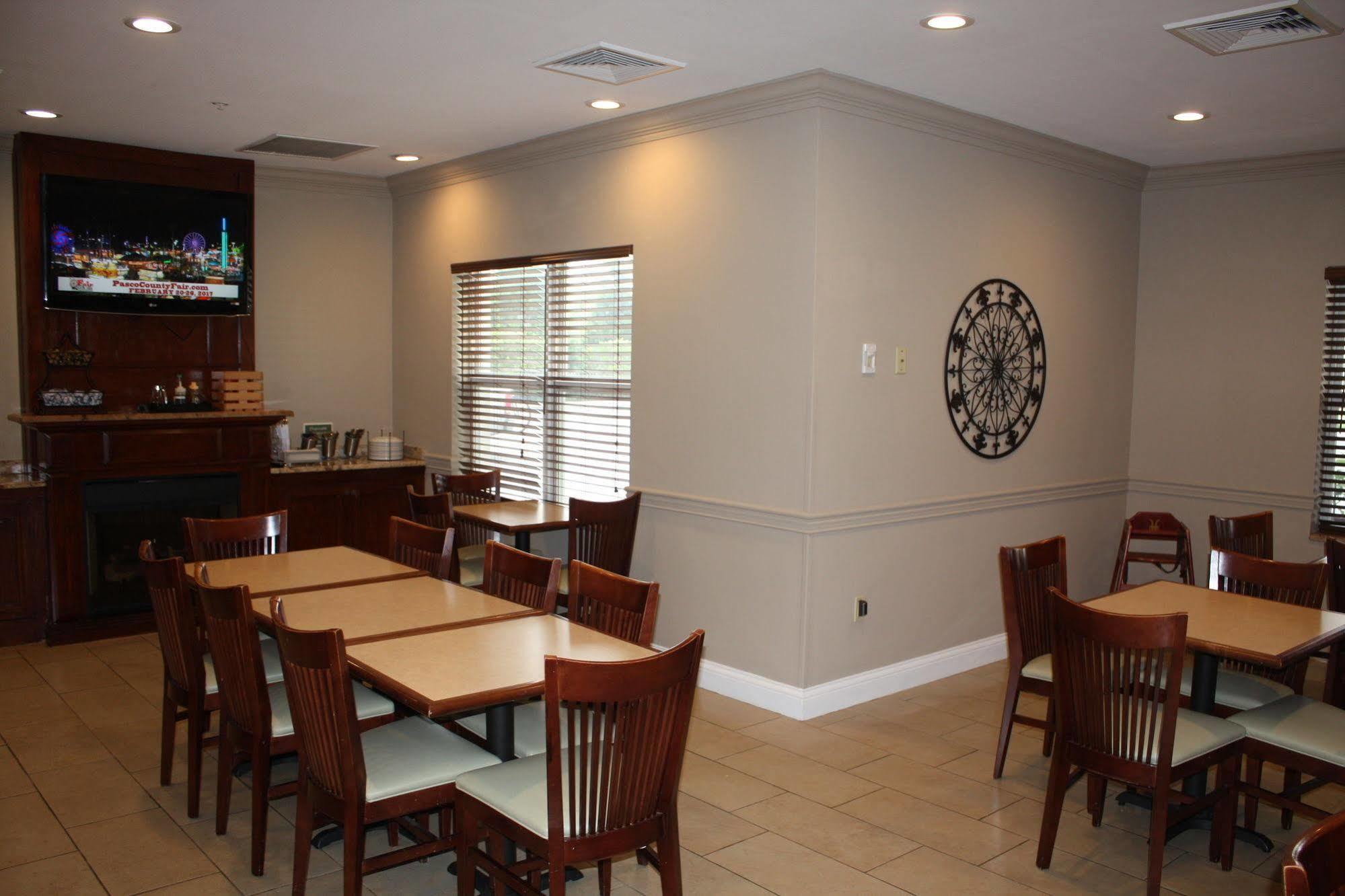 Country Inn & Suites By Radisson, Tampa Airport North, Fl West Chase Exteriör bild